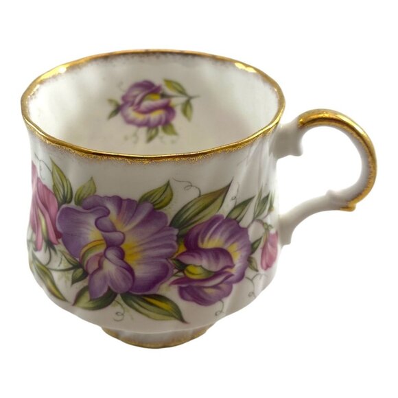 Vintage Staffordshire Fine Bone China 'Sweet Pea' April Flower Tea Cup & Saucer - Picture 2 of 9